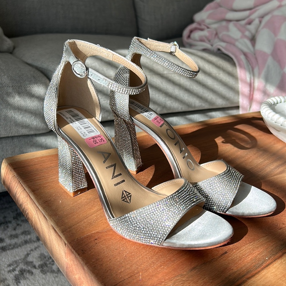 Sparkly heels NWT